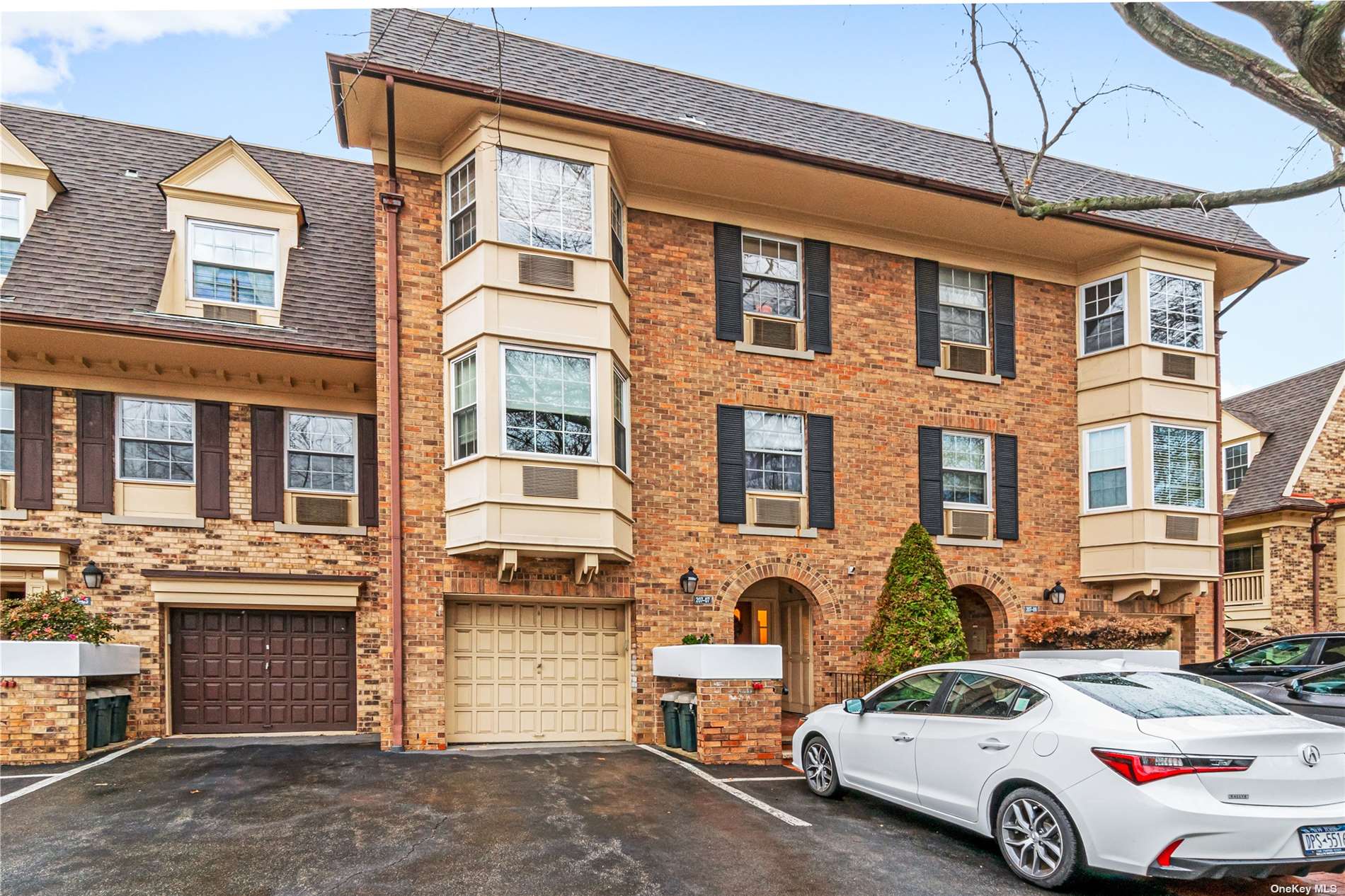 #1 photo, 207-07 Estates Drive, 皇后区 贝塞 Bayside , NY 11360