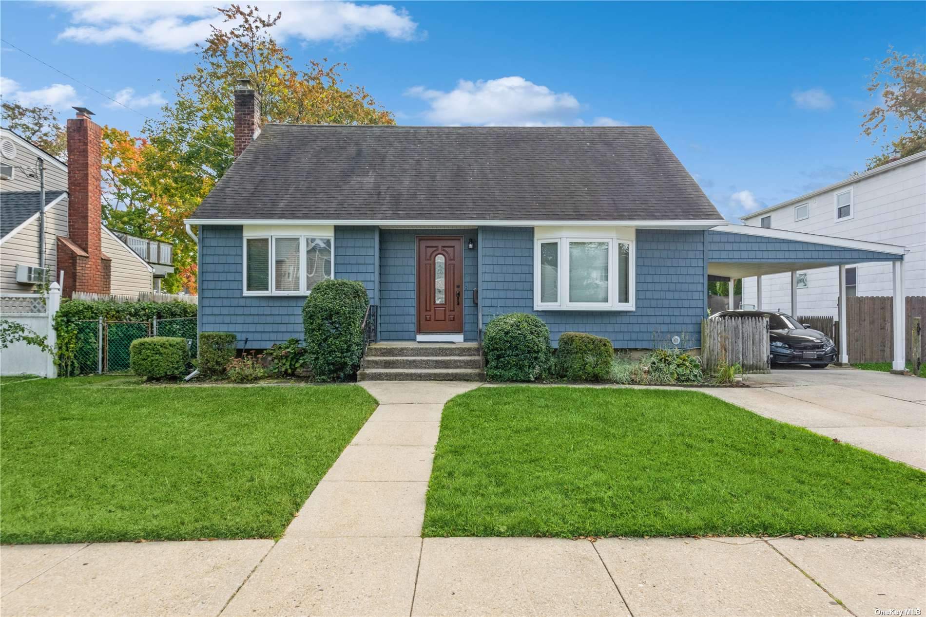 #1 photo, 2436 Hudson Street, ナッソー郡 East Meadow , NY 11554