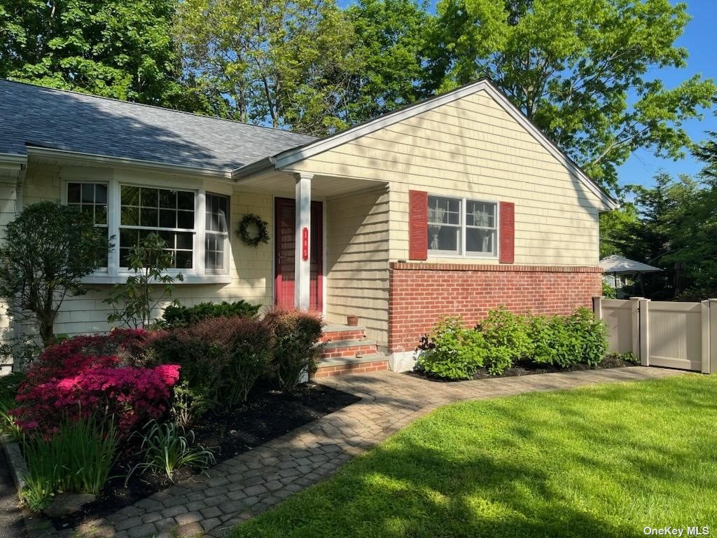 #1 photo, 185 Manor Road, Huntington , NY 11743