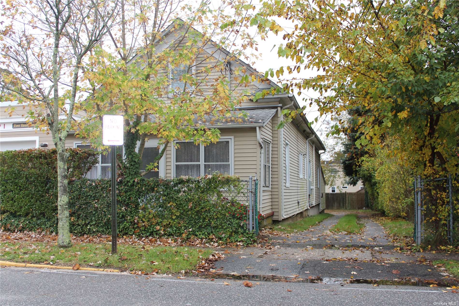 #1 photo, 327 Hamilton Avenue, 東長島 Riverhead , NY 11901