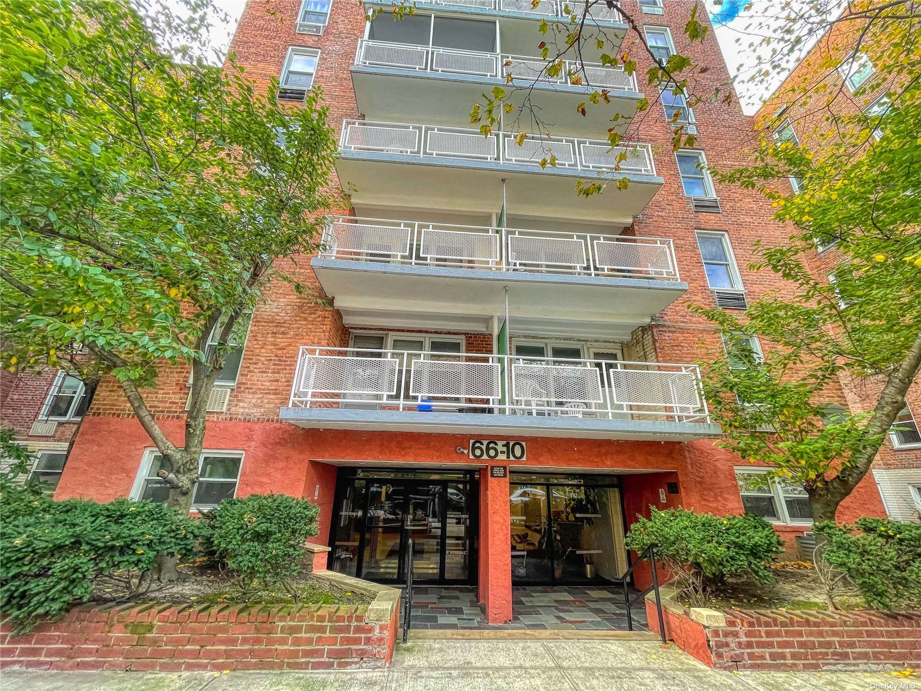 #1 photo, 66-10 Thornton Place, 皇后区 雷哥公园 Rego Park , NY 11374