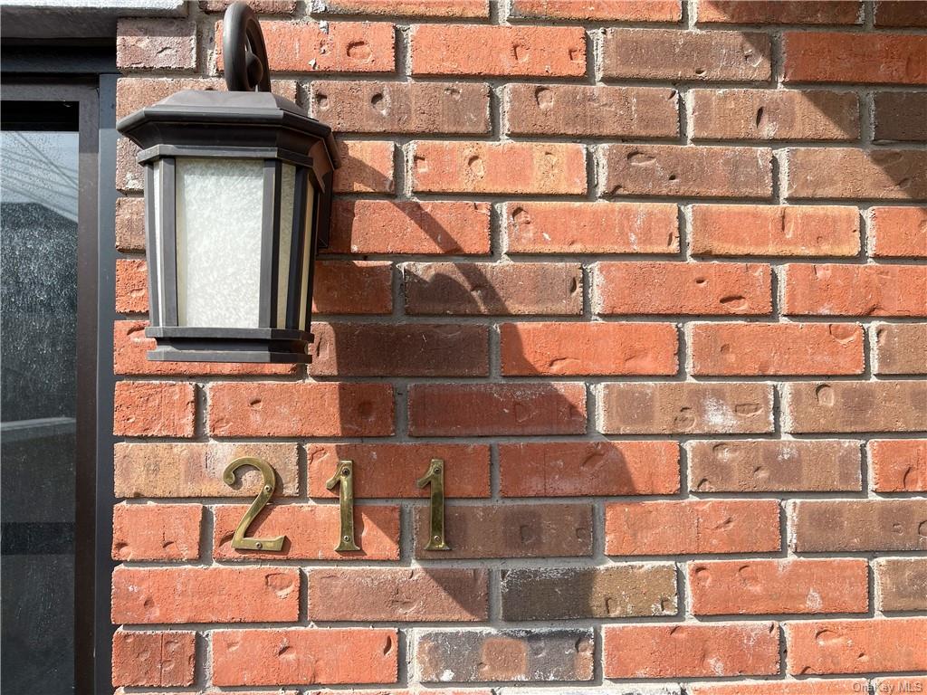 #1 photo, 211 W 252th Street, 布朗士 Bronx , NY 10471