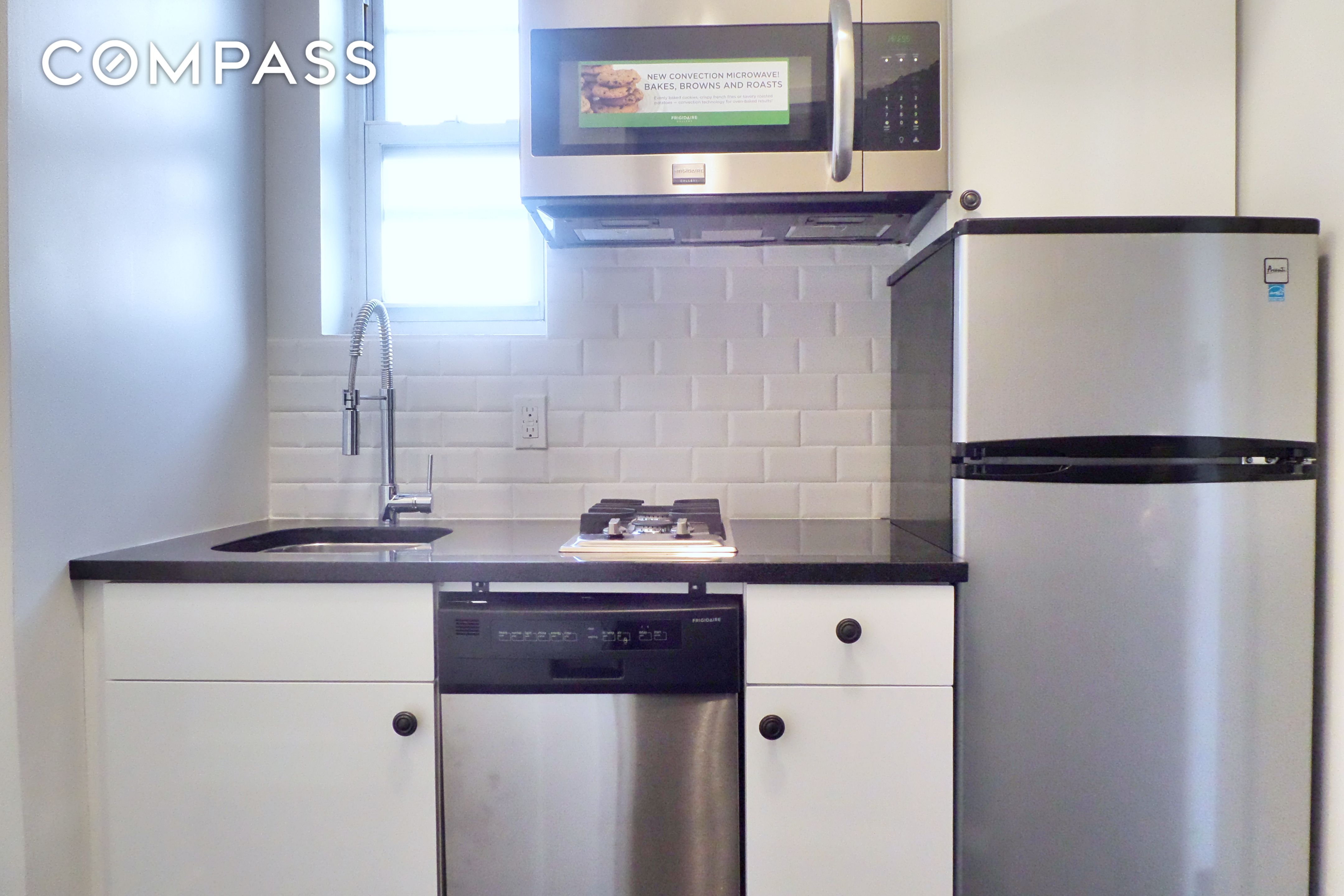 #1 photo, 237 E 10th Street, 曼哈顿 东村区 East Village , NY 10003