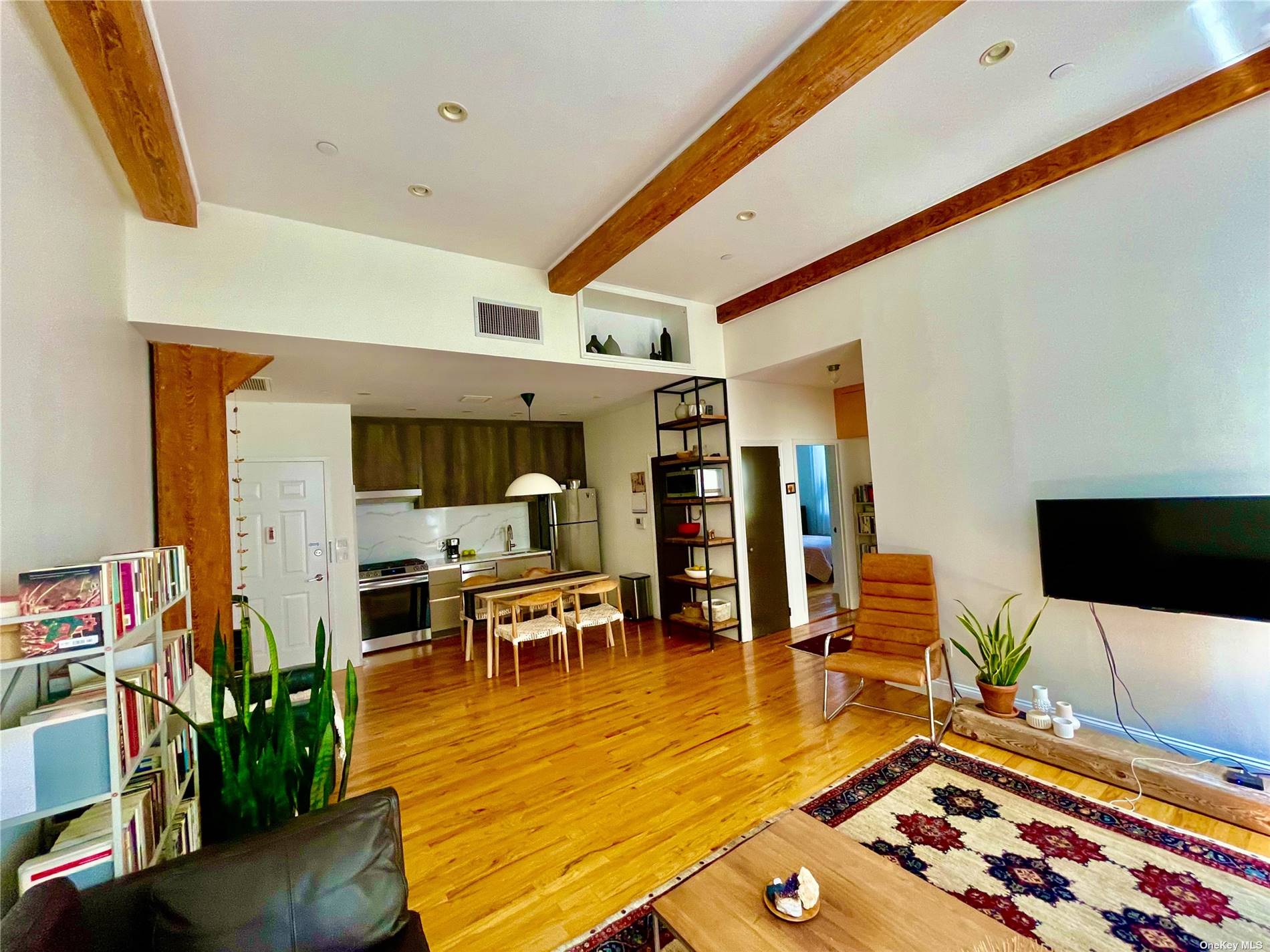 #1 photo, 76-18 69th Place, 皇后区 Glendale , NY 11385