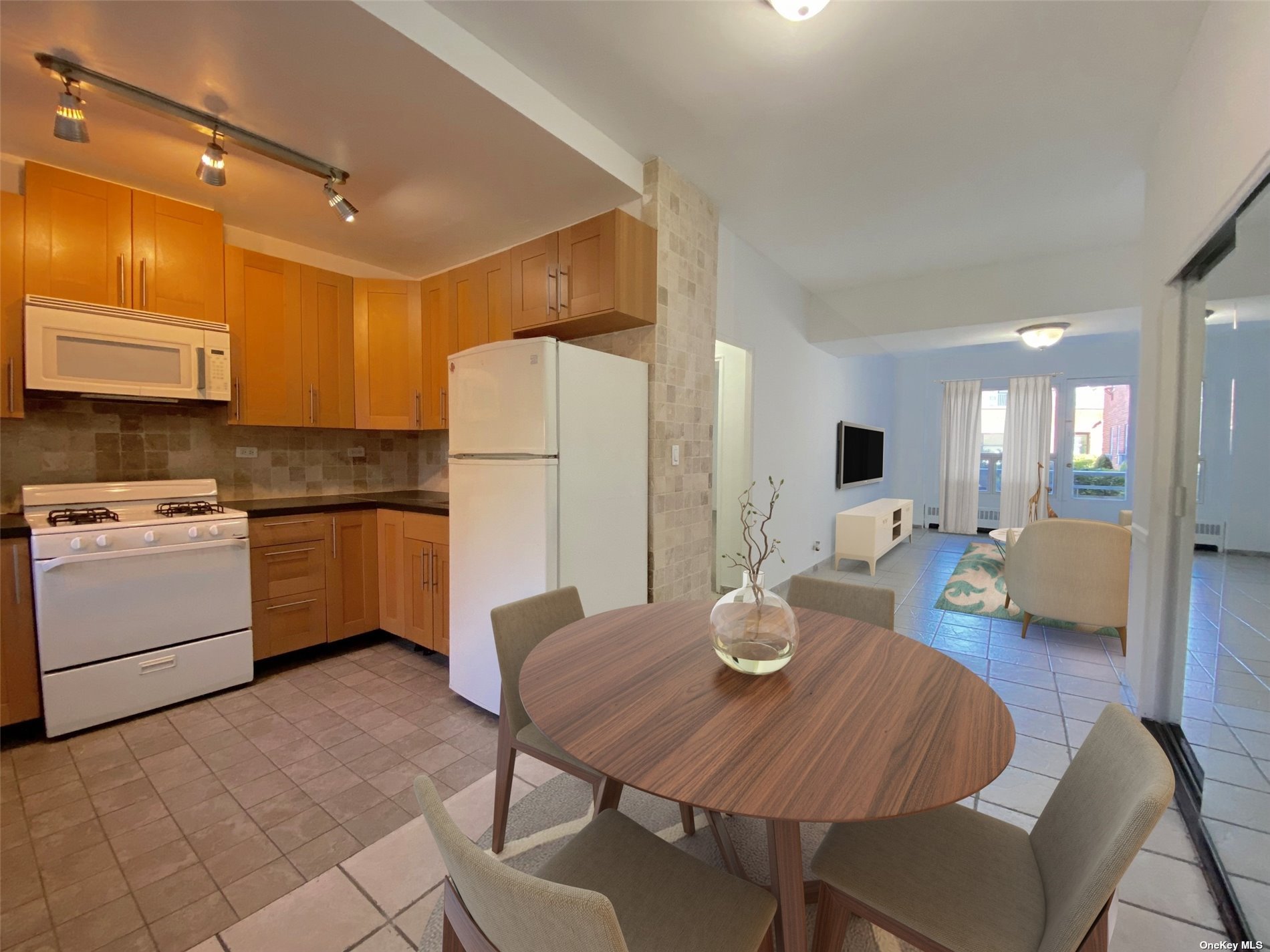 #1 photo, 97-40 62 Drive, 皇后区 雷哥公园 Rego Park , NY 11374