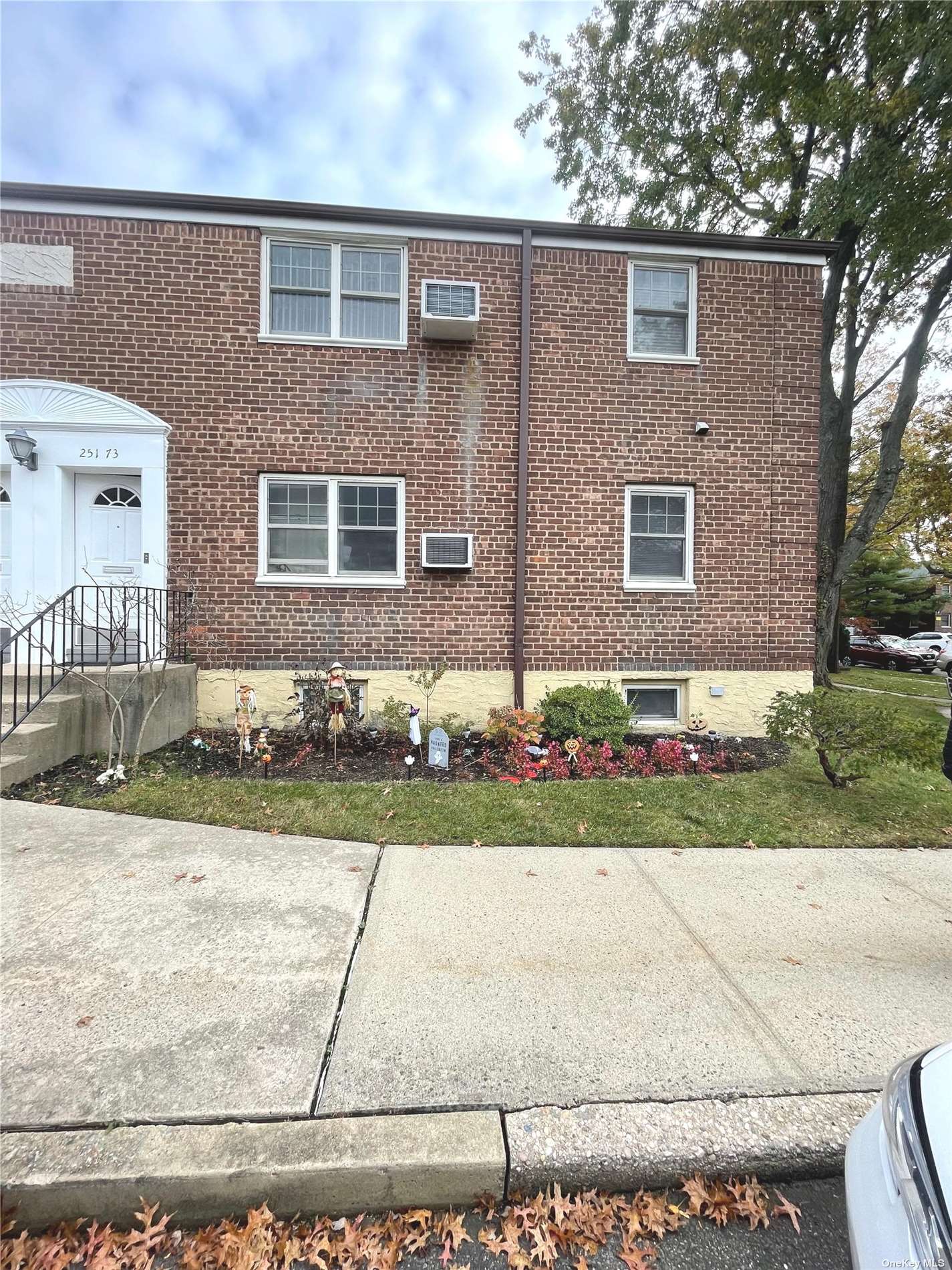 #1 photo, 251-73 61 Avenue, 皇后区 小颈 Little Neck , NY 11362