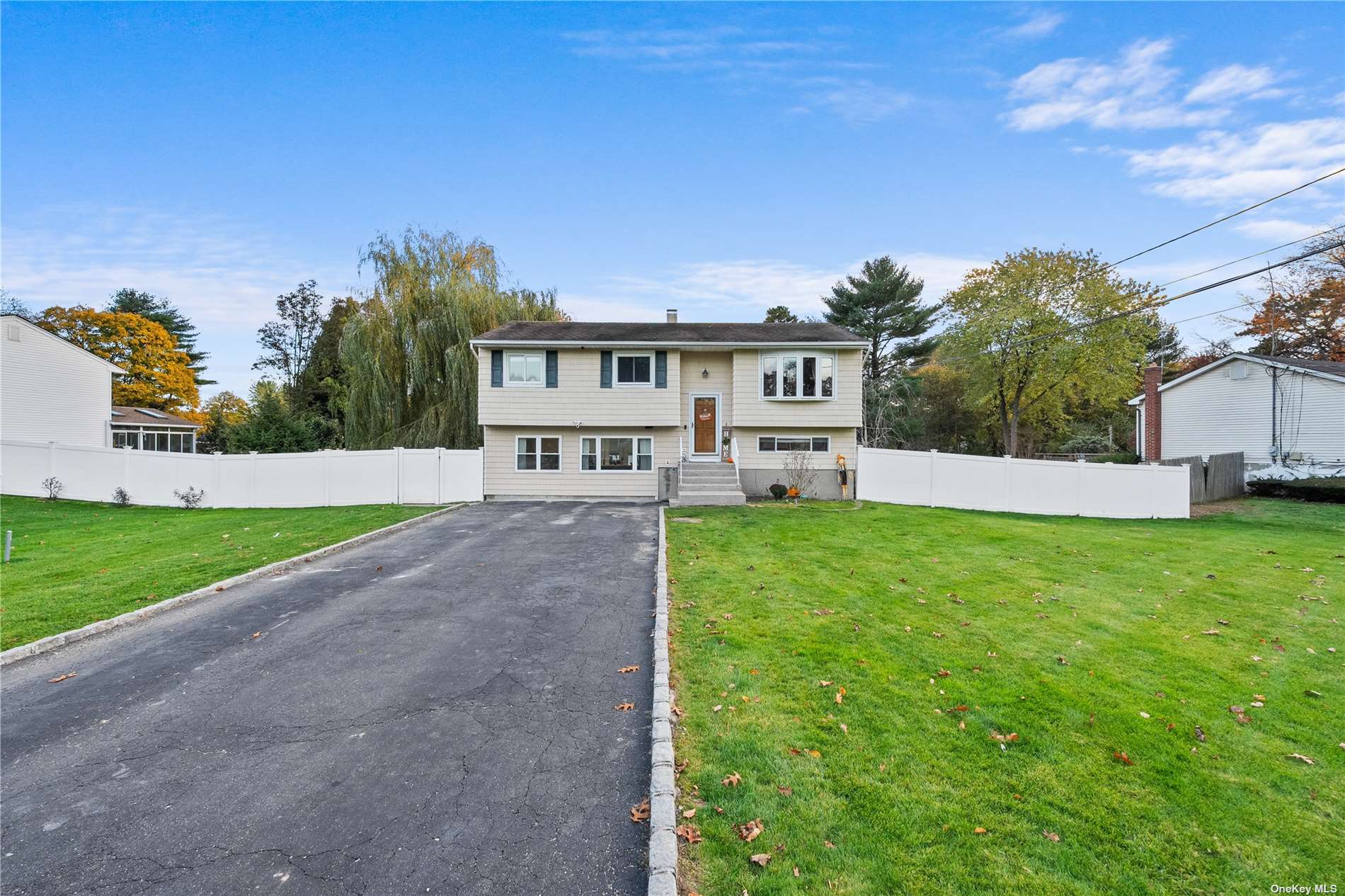 #1 photo, 256 Commercial Boulevard, 东长岛 Brentwood , NY 11717