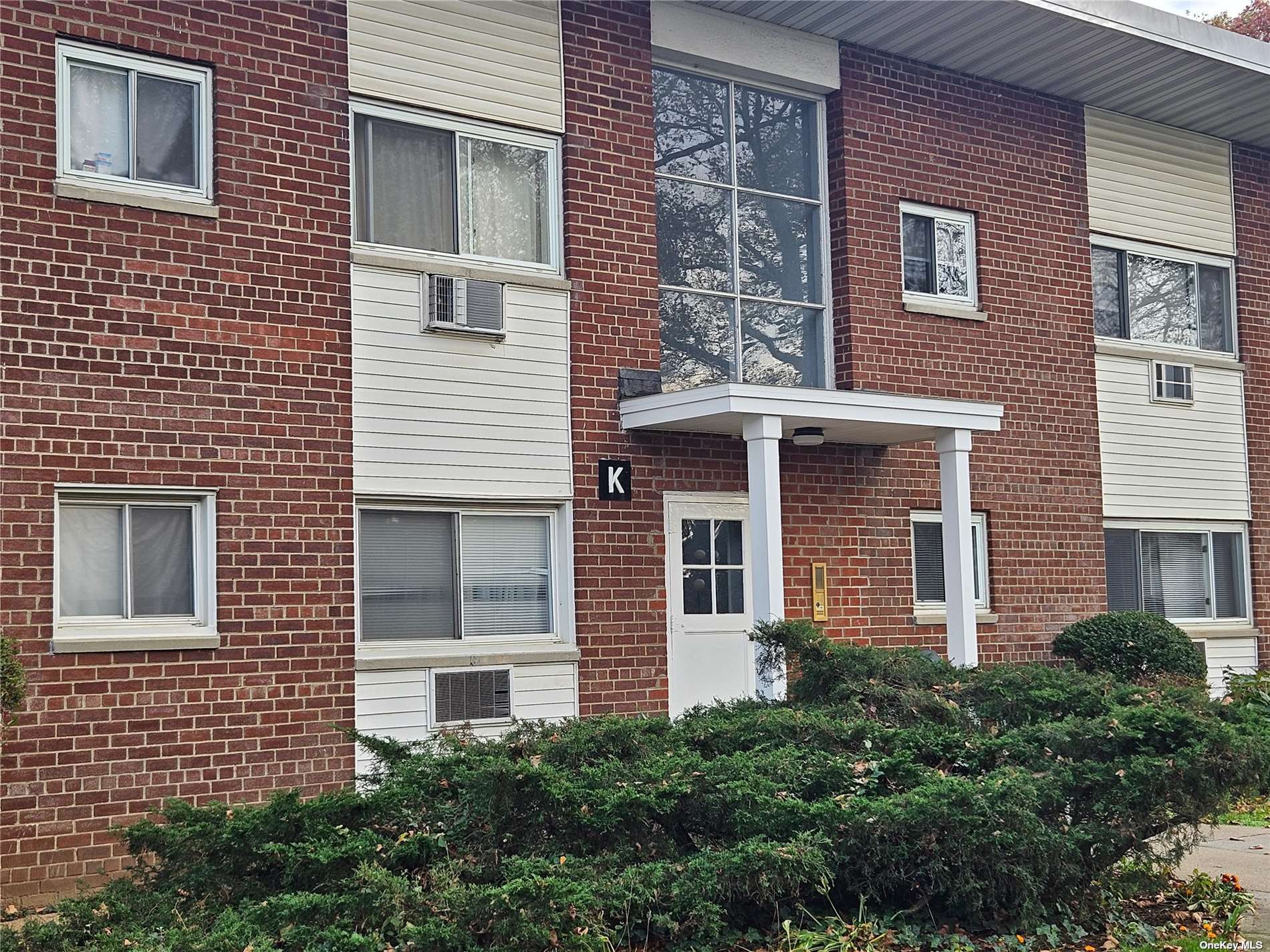 #1 photo, 125 Hempstead Garden Drive, ناسو West Hempstead , NY 11552