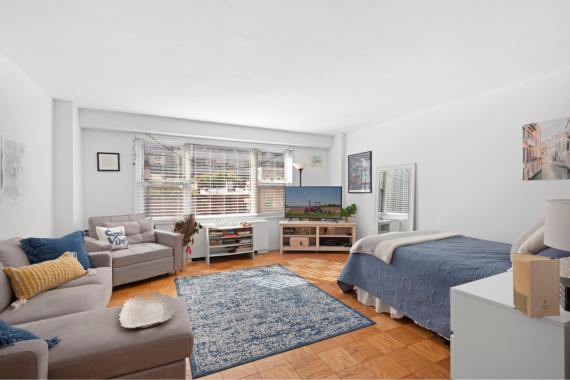 #1 photo, 220 E 60TH Street, Lenox Hill , NY 10022