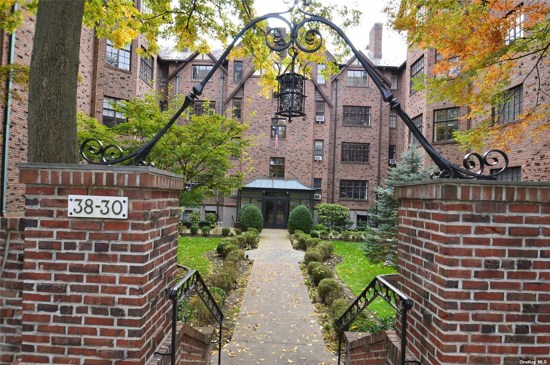 #1 photo, 38-30 Douglaston Parkway, 皇后区 道格拉斯顿 Douglaston , NY 11363