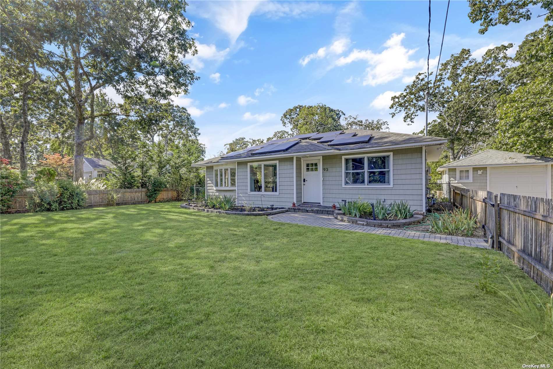 #1 photo, 93 Temple Avenue, 東長島 汉普顿 Flanders , NY 11901