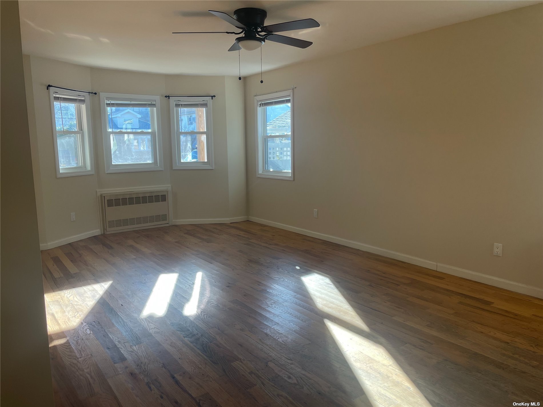 #1 photo, 325 E Hudson Street, 长岛 长滩 Long Beach , NY 11561