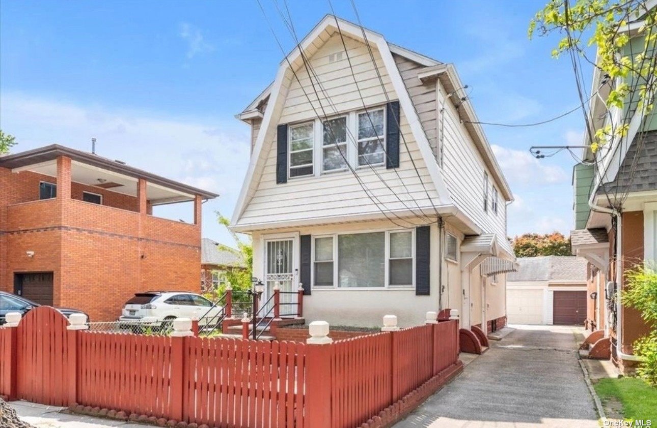 #1 photo, 192-10 42nd Avenue, 法拉盛 Flushing , NY 11358