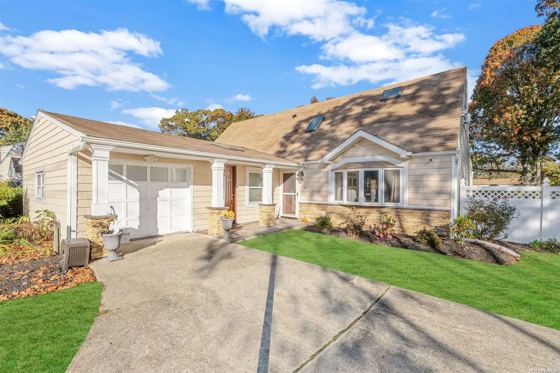 #1 photo, 1679 Spur Drive, 东长岛 Central Islip , NY 11722