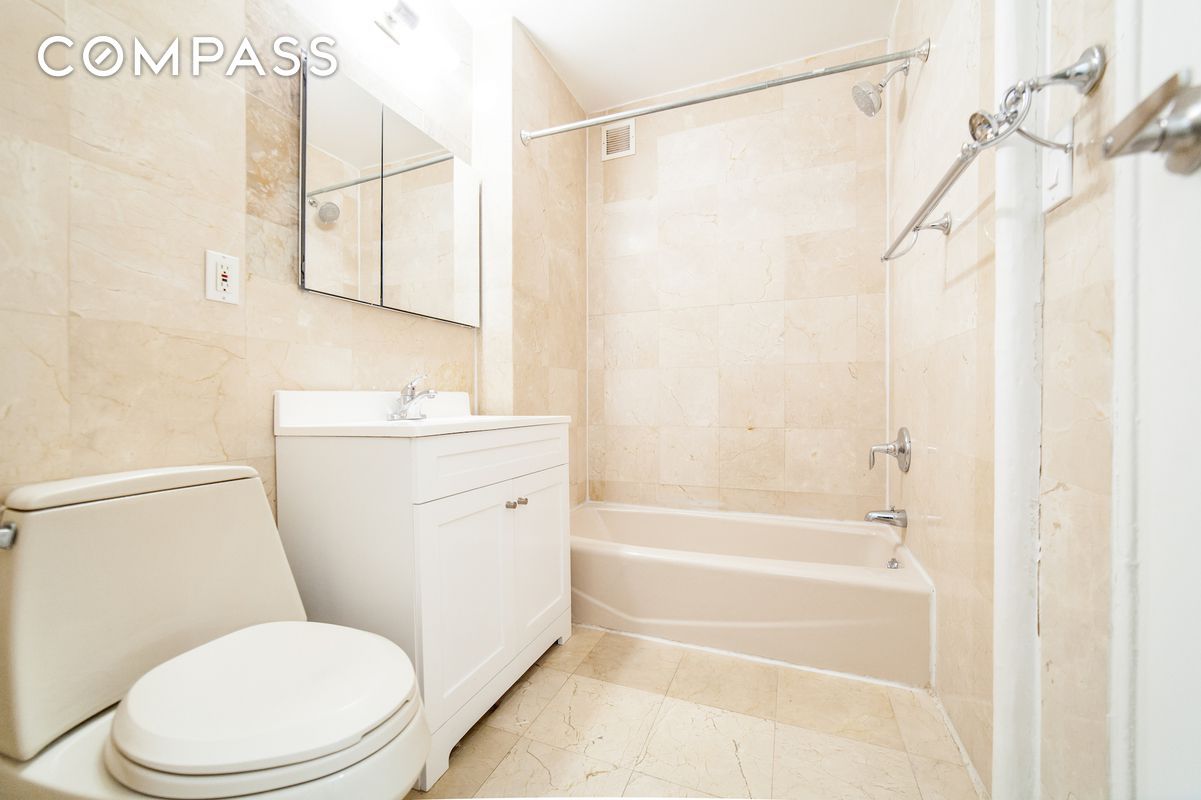 #1 photo, 61 E 66th Street, 曼哈顿 上东城 Upper East Side , NY 10065