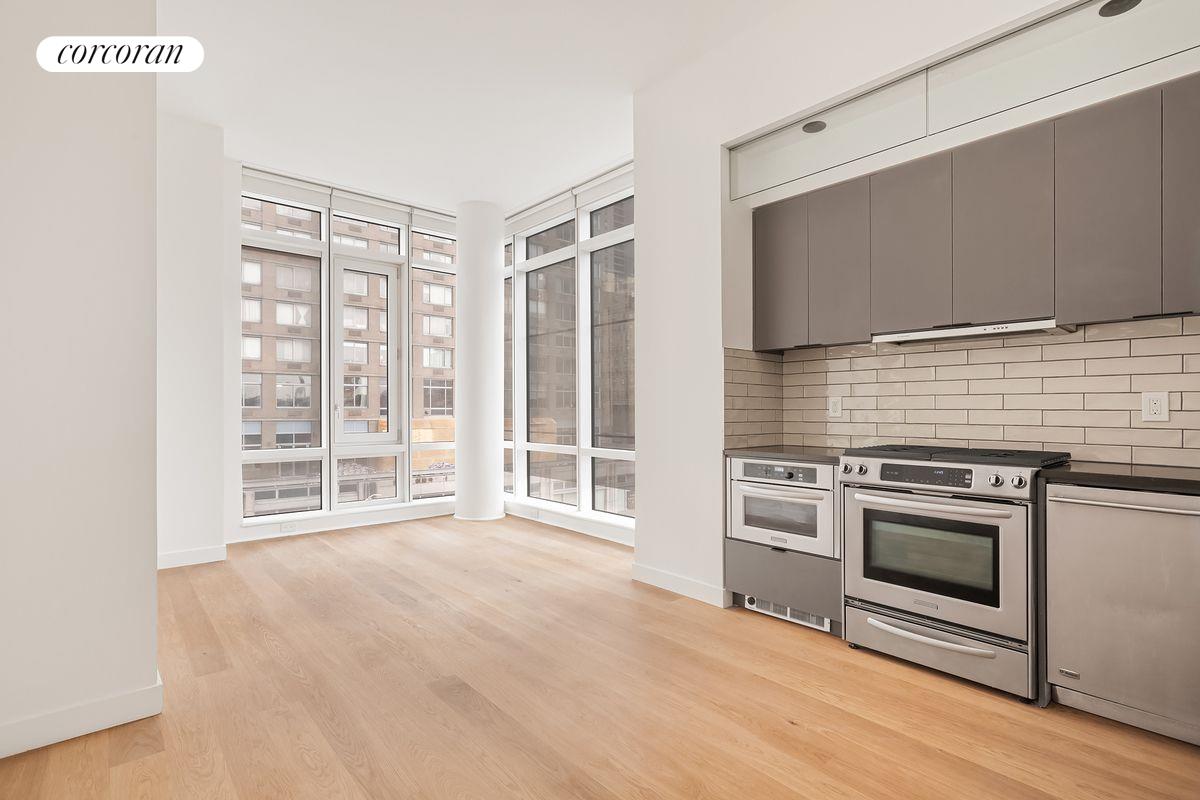 #1 photo, 306 West 48th Street, مانهاتن Hells Kitchen , NY 10036