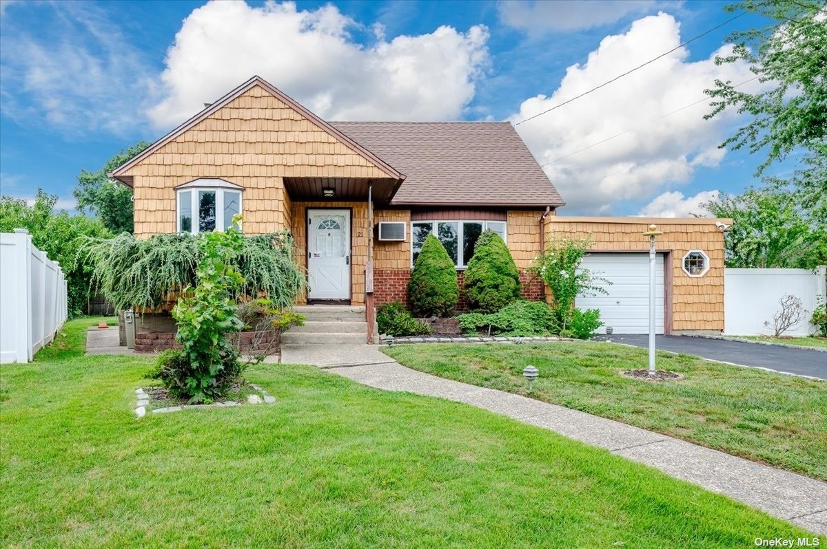 #1 photo, 21 Robert Avenue, 長島 Massapequa , NY 11758