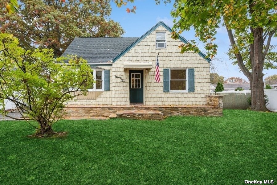 #1 photo, 92 Brook Street, 东长岛 West Sayville , NY 11796