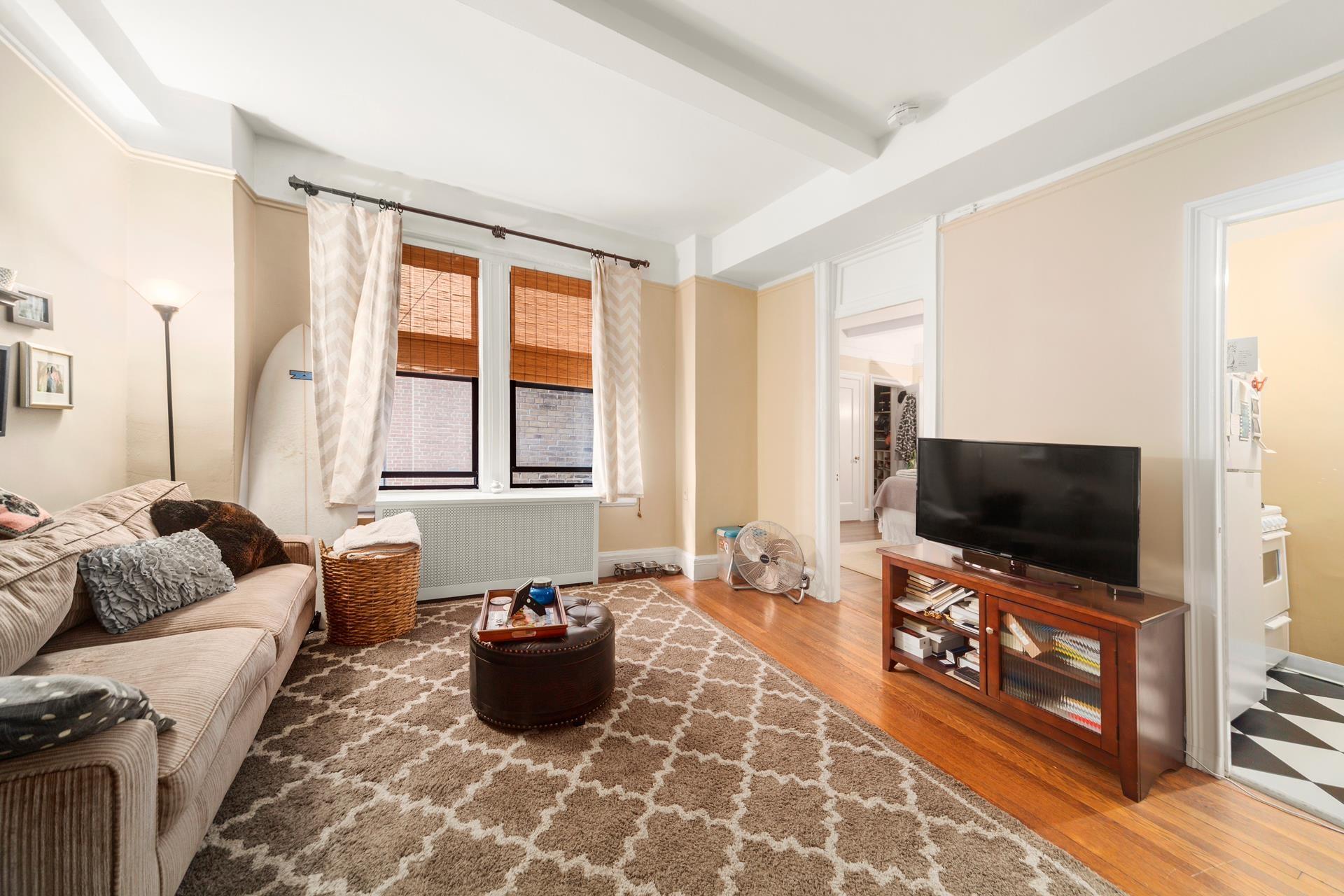 #1 photo, 157 East 72nd Street, Lenox Hill , NY 10021