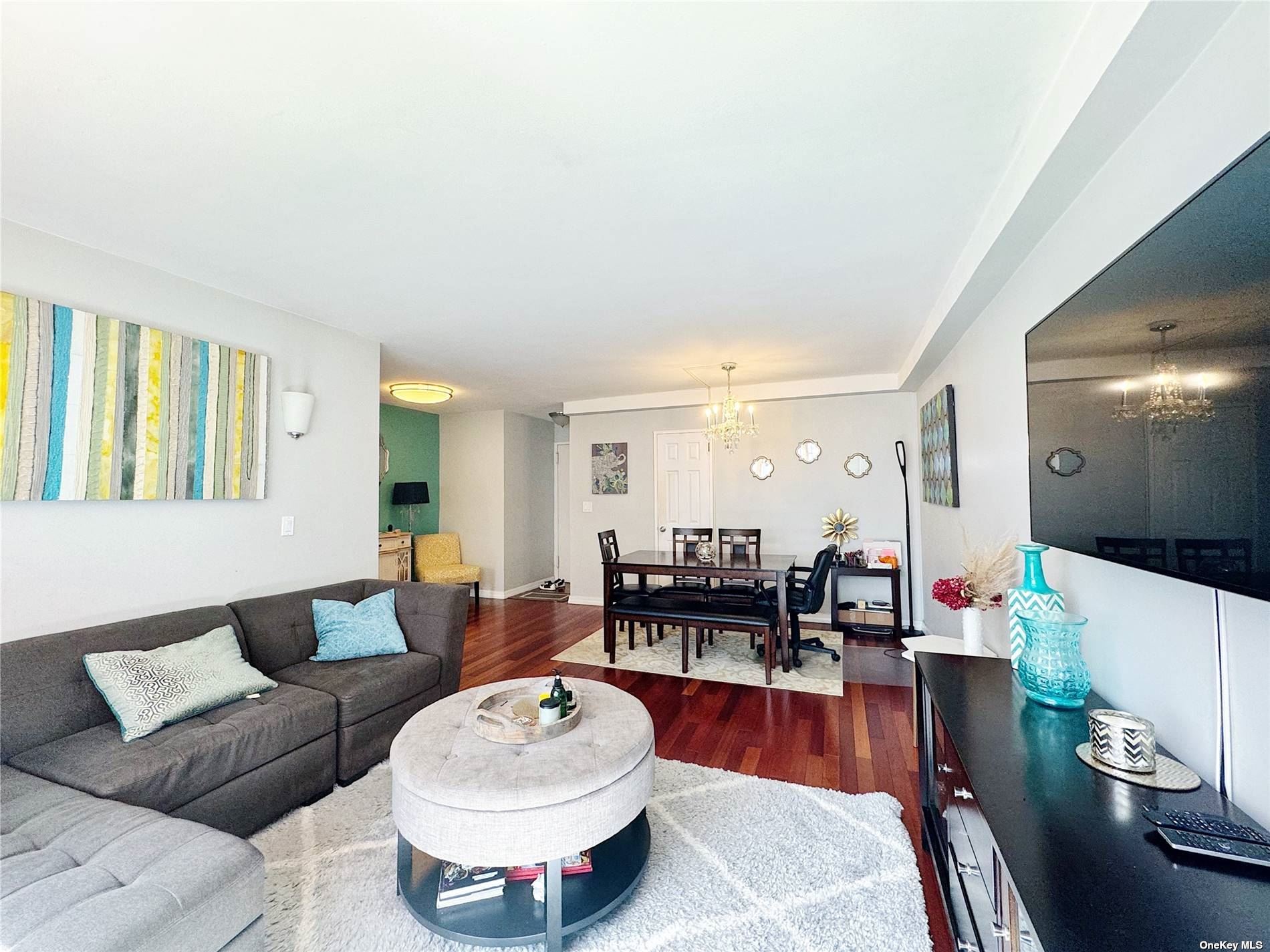 #1 photo, 110-50 71 Road, 皇后区 森林小丘 Forest Hills , NY 11375