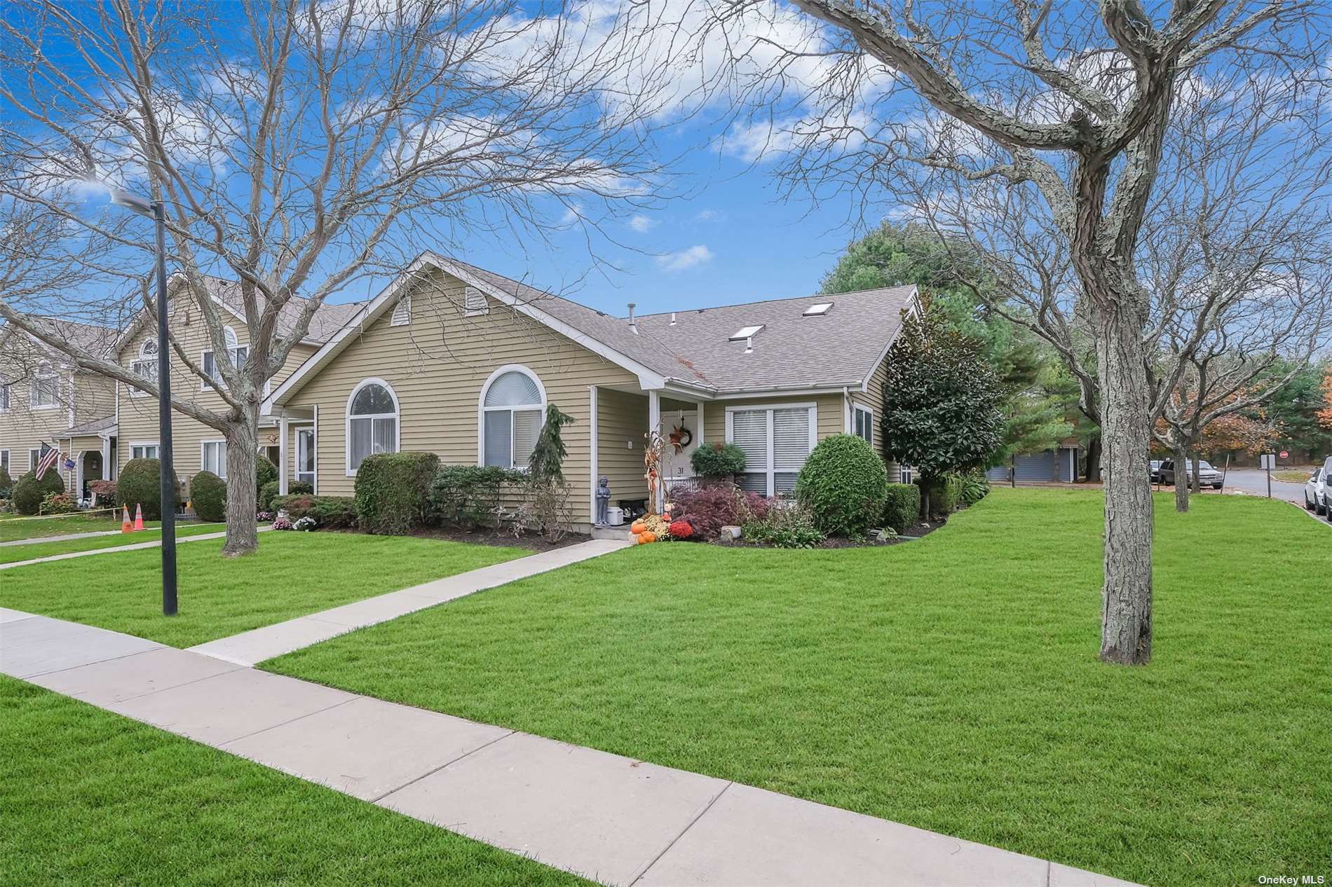 #1 photo, 31 Eric Drive, 东长岛 Middle Island , NY 11953