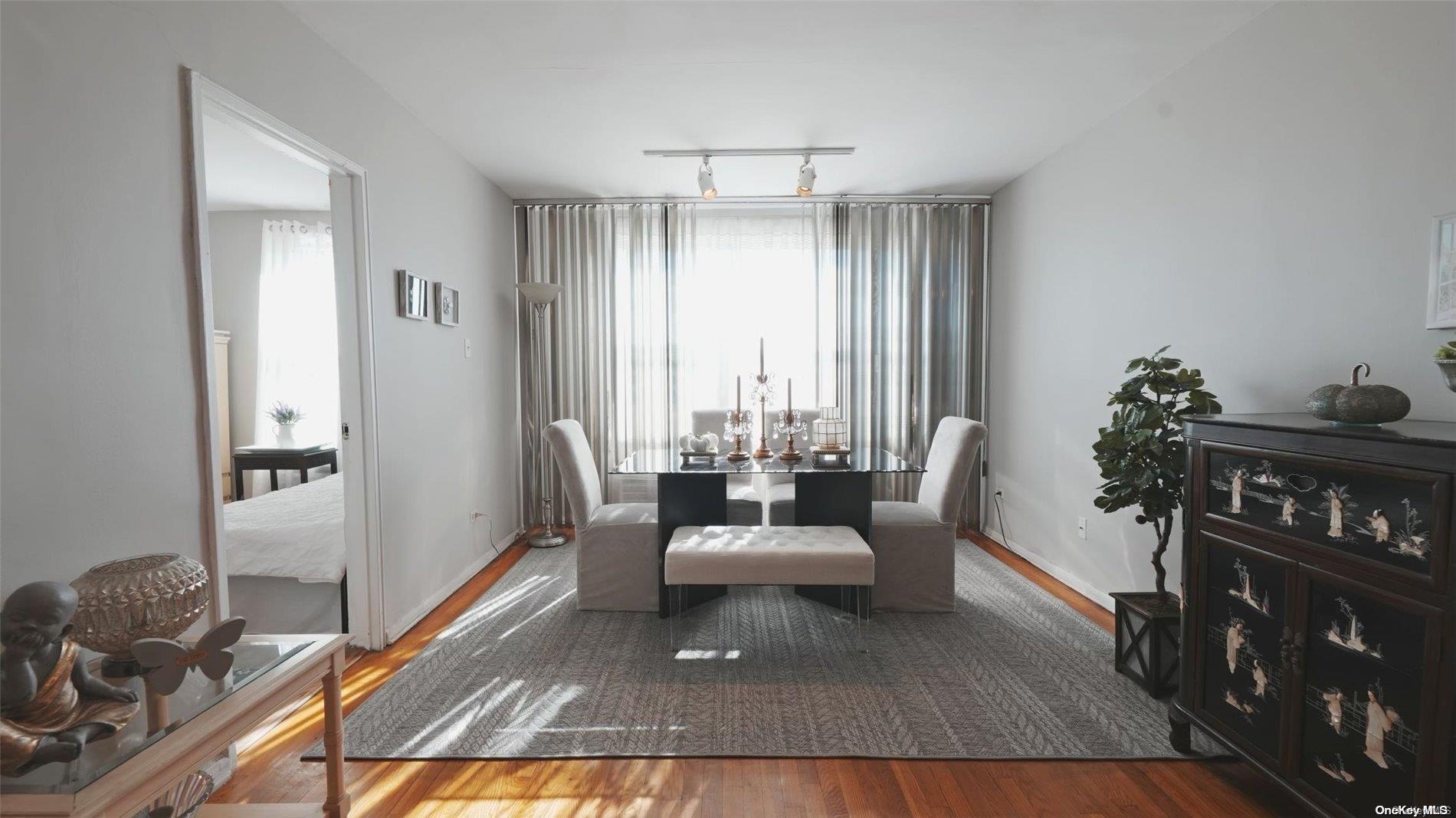 #1 photo, 142-05 Roosevelt Avenue, Flushing , NY 11354