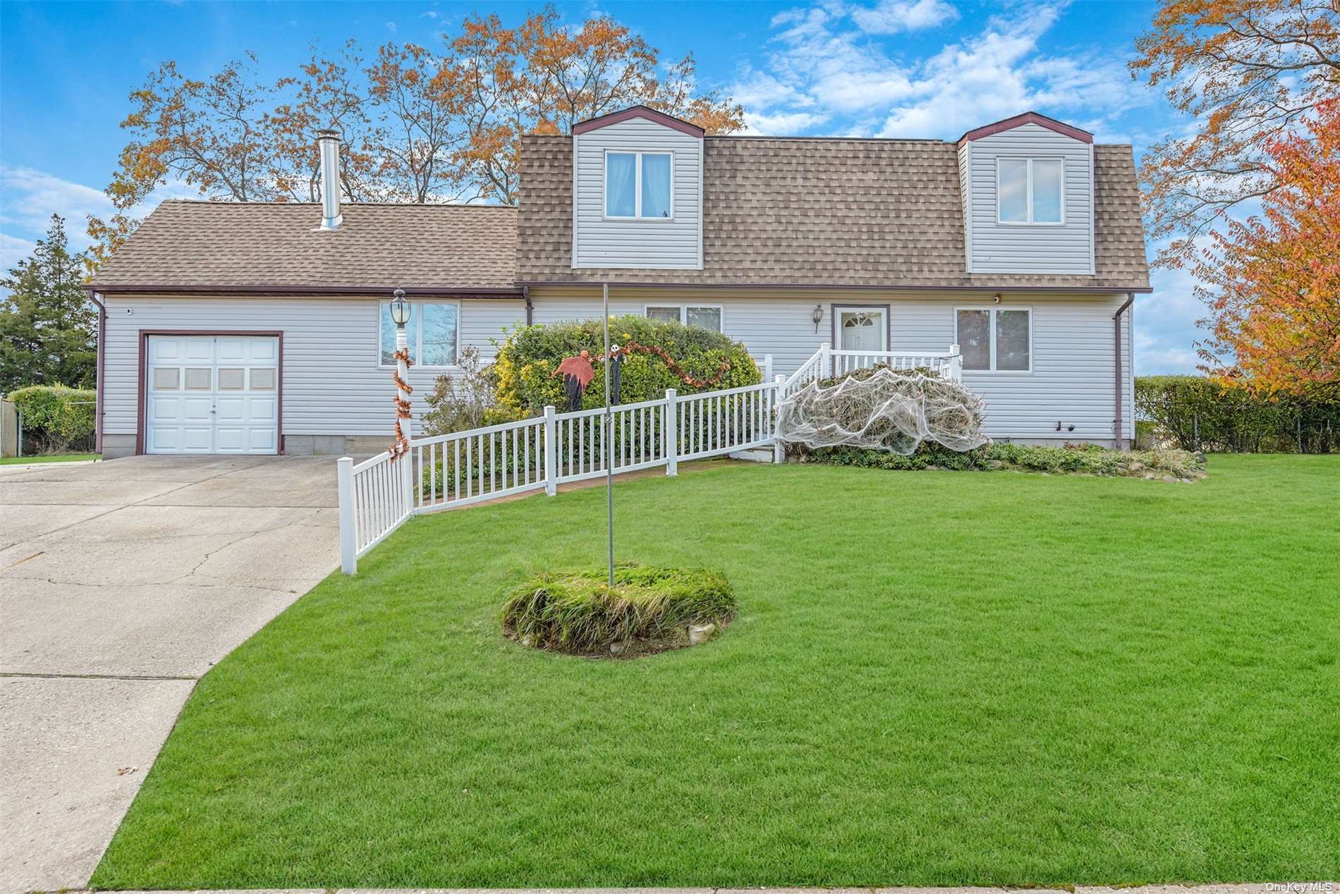 #1 photo, 262 Oakland Avenue, Miller Place , NY 11764