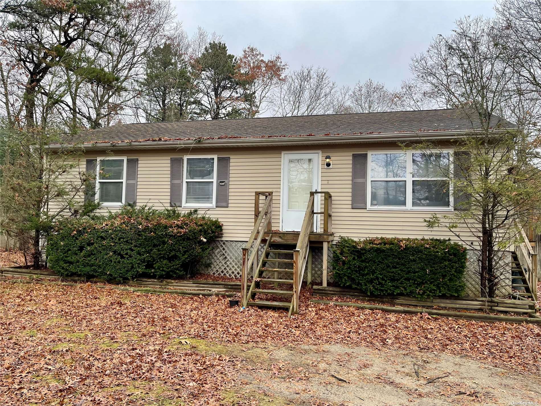 #1 photo, 257 N Sunrise Service Road, 롱 아일랜드 Manorville , NY 11949