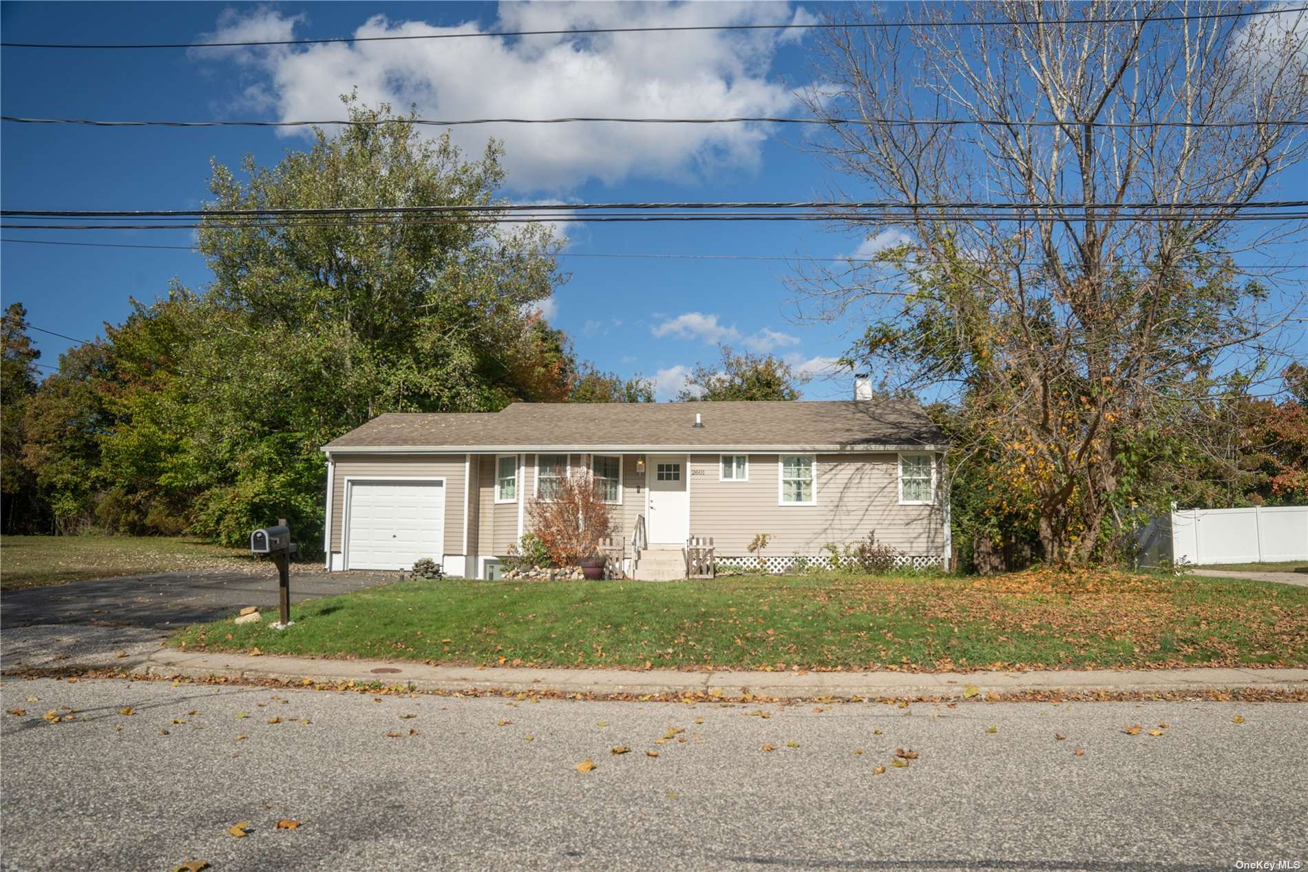 #1 photo, 2601 Race Avenue, 东长岛 Medford , NY 11763