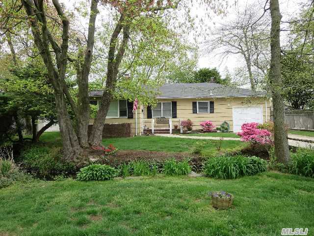 #1 photo, 71 Irmisch Avenue, サフォーク郡 Lindenhurst , NY 11757