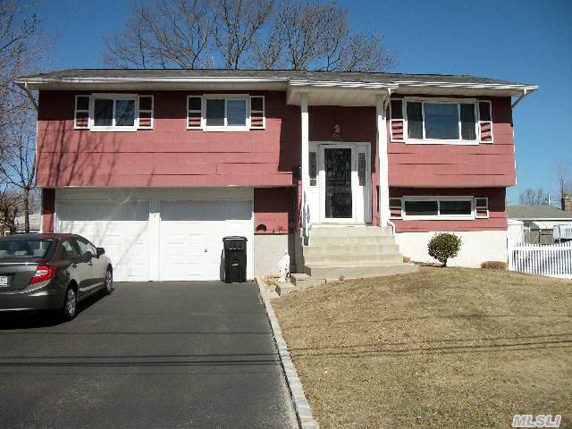 #1 photo, 77 Les Street, サフォーク郡 Bay Shore , NY 11706