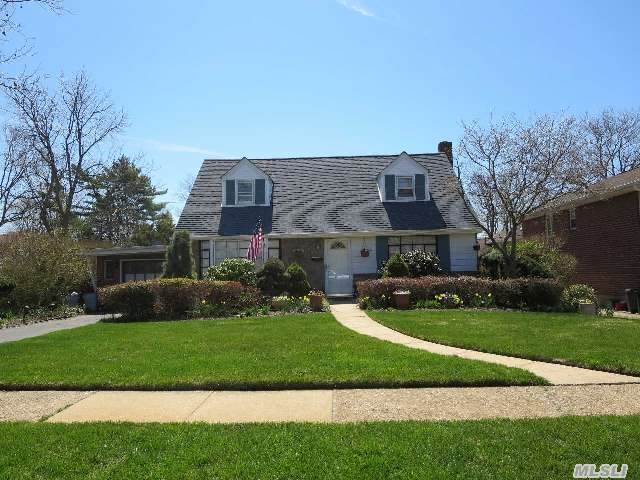 #1 photo, 54 Ruth Court, ナッソー郡 Wantagh , NY 11793