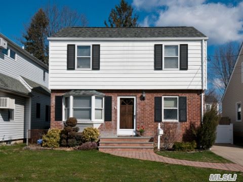 #1 photo, 502 Helen Road, Mineola , NY 11501