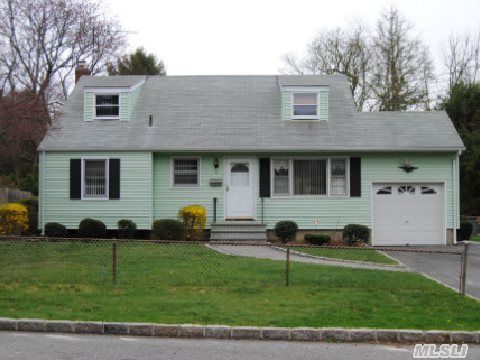 #1 photo, 8 Aldrich Street, サフォーク郡 Huntington Station , NY 11746