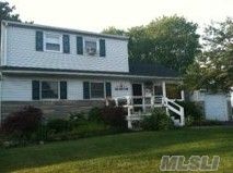 #1 photo, 18 Norman Drive, 東長島 Centereach , NY 11720