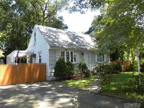 #1 photo, 35 Roxbury Street, Huntington Station , NY 11746