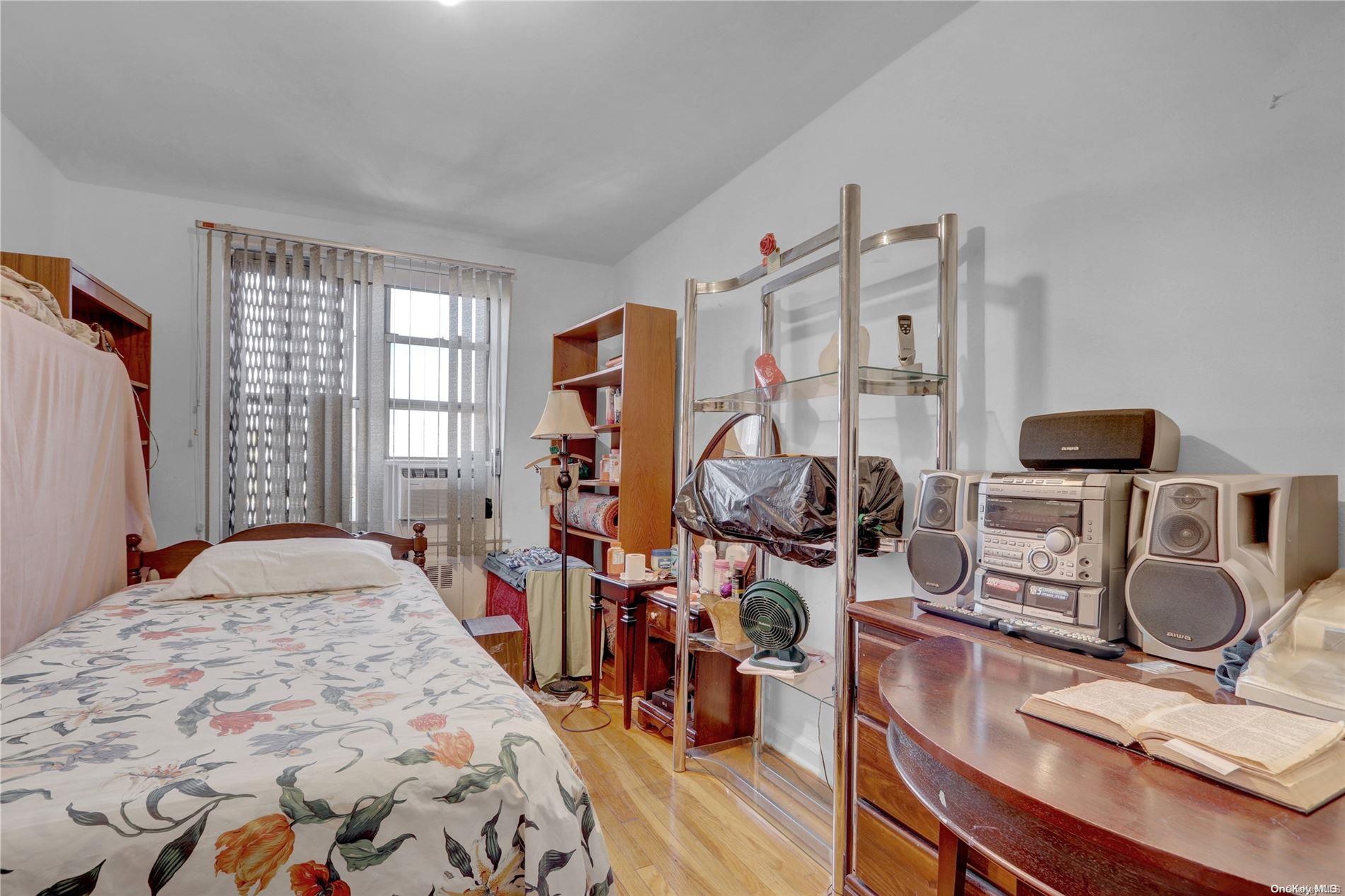 #11 photo, 325 E 201st, ブロンクス区 Bronx , NY 10458