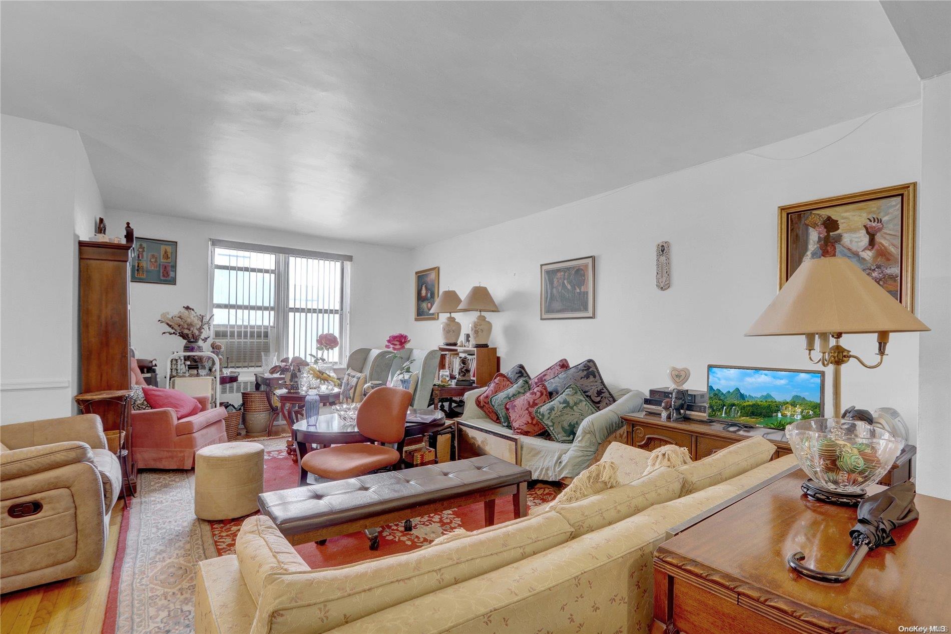 #15 photo, 325 E 201st, ブロンクス区 Bronx , NY 10458