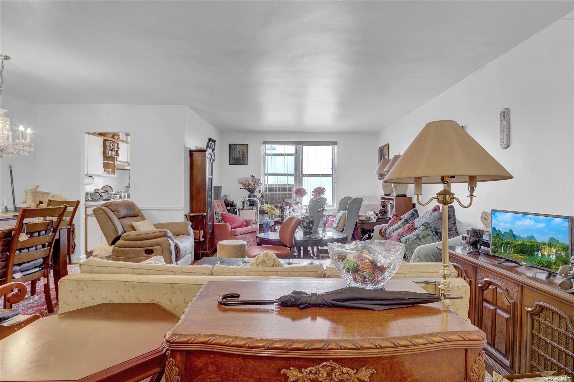 #17 photo, 325 E 201st, ブロンクス区 Bronx , NY 10458