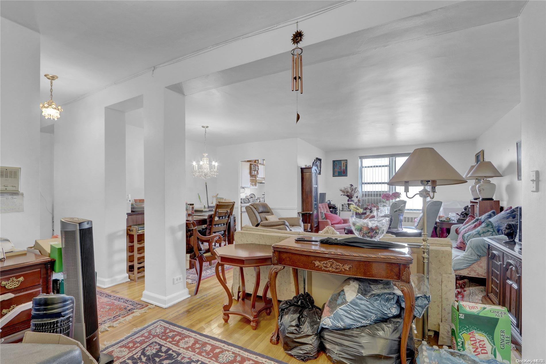 #18 photo, 325 E 201st, ブロンクス区 Bronx , NY 10458