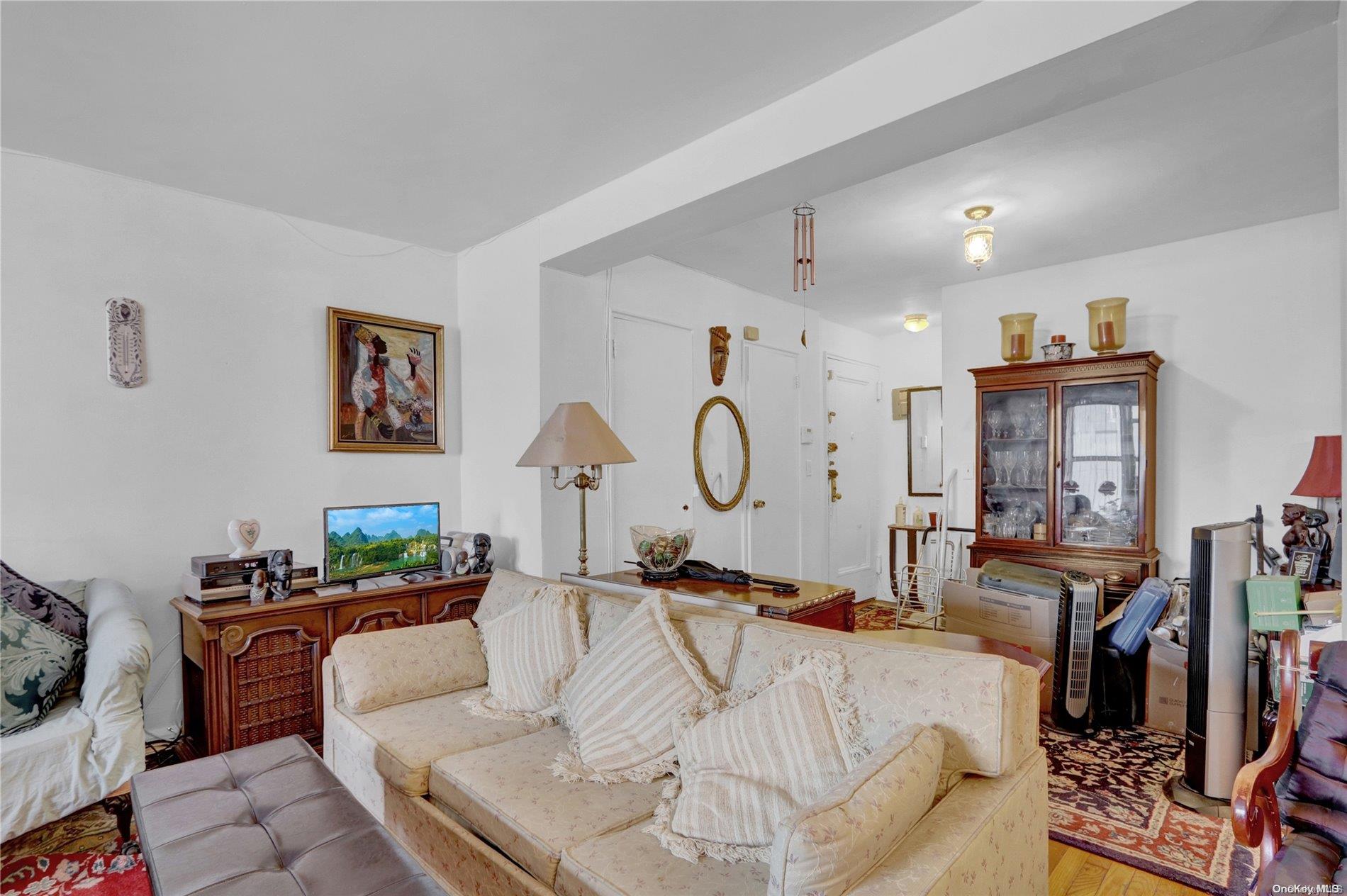 #19 photo, 325 E 201st, ブロンクス区 Bronx , NY 10458