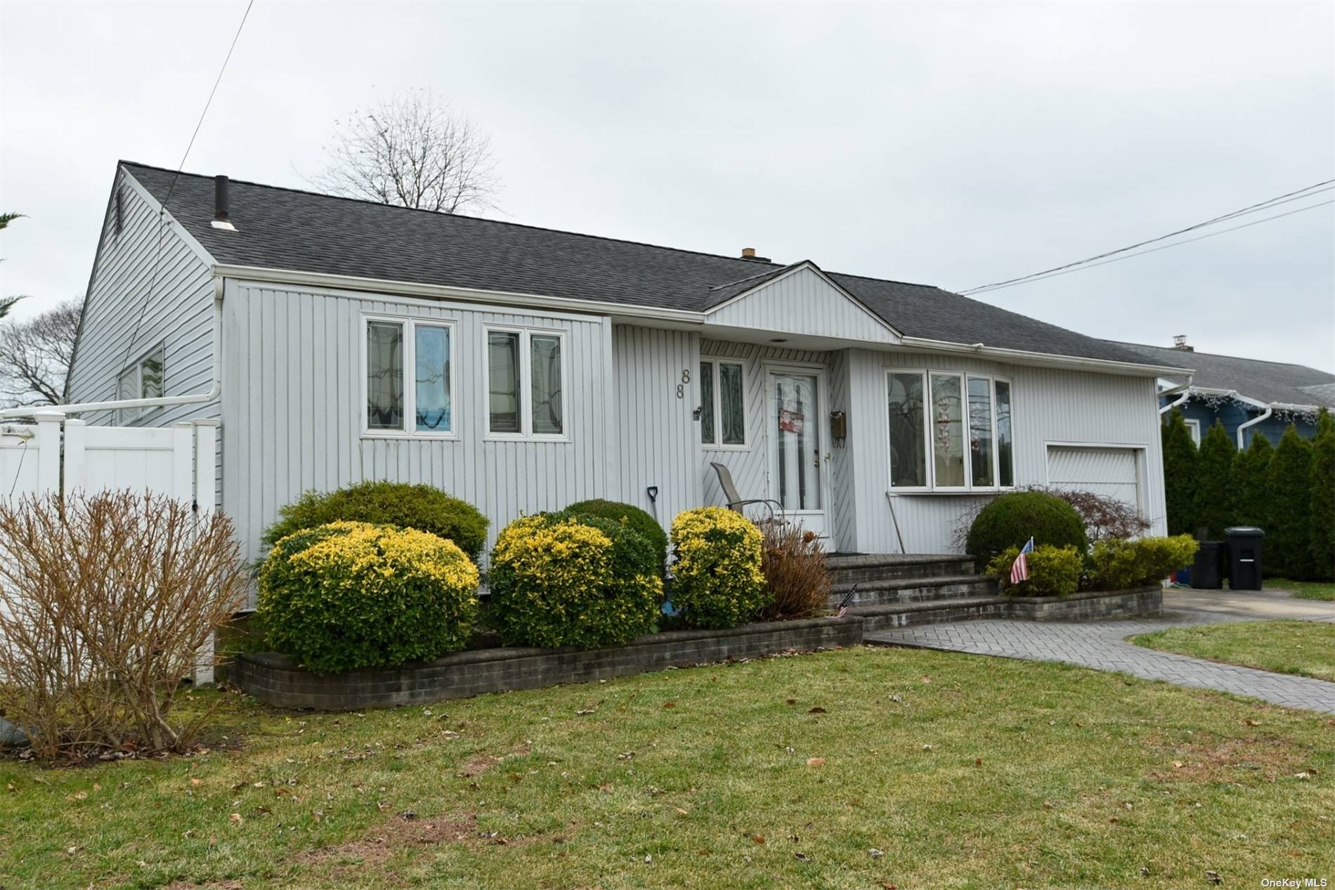 #1 photo, 88 Waukena Avenue, 长岛 Oceanside , NY 11572