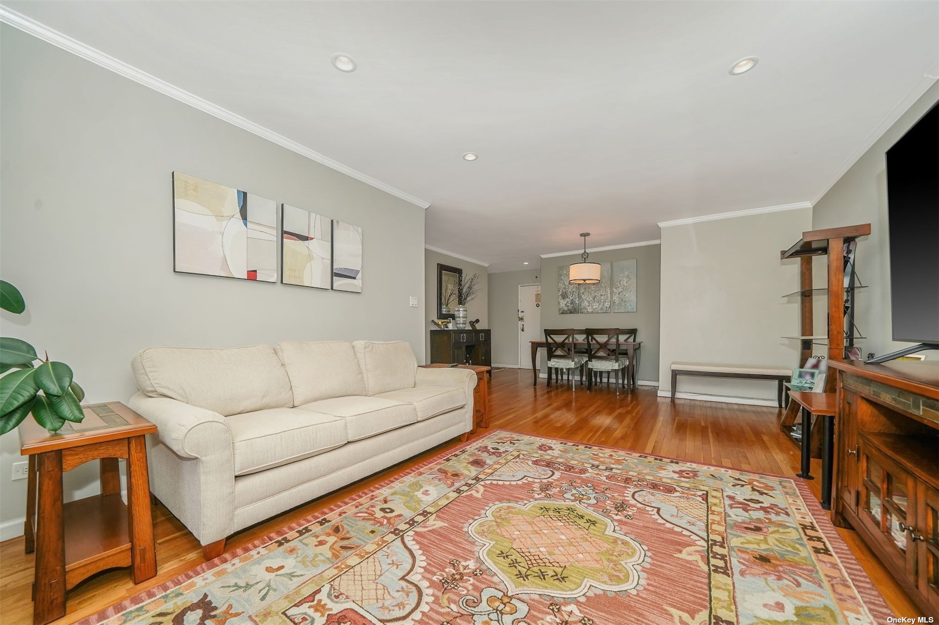 #1 photo, 211-40 18 Avenue, 皇后區 貝塞 Bayside , NY 11360