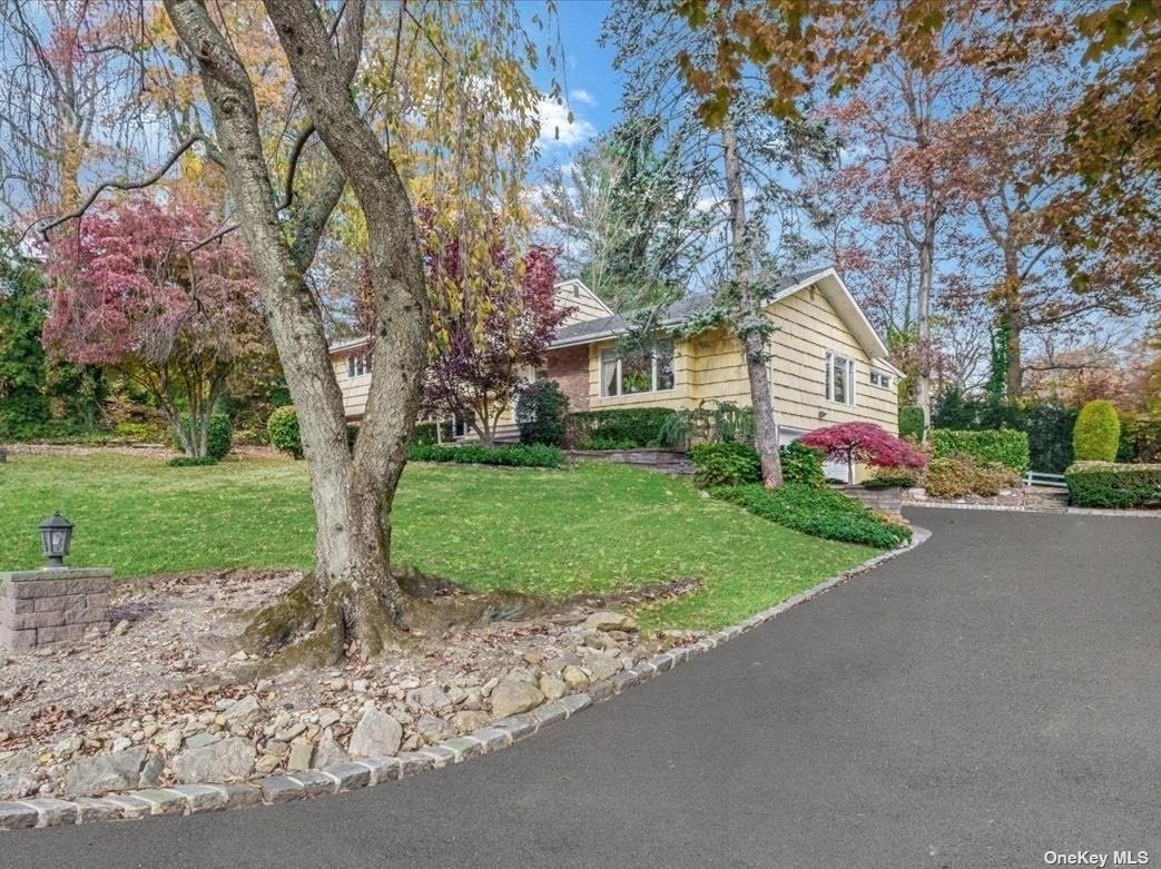 #1 photo, 50 Oak Drive, East Hills , NY 11576