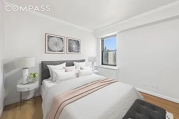 #1 photo, 345 E 80th Street, 曼哈顿 上东城 Upper East Side , NY 10075