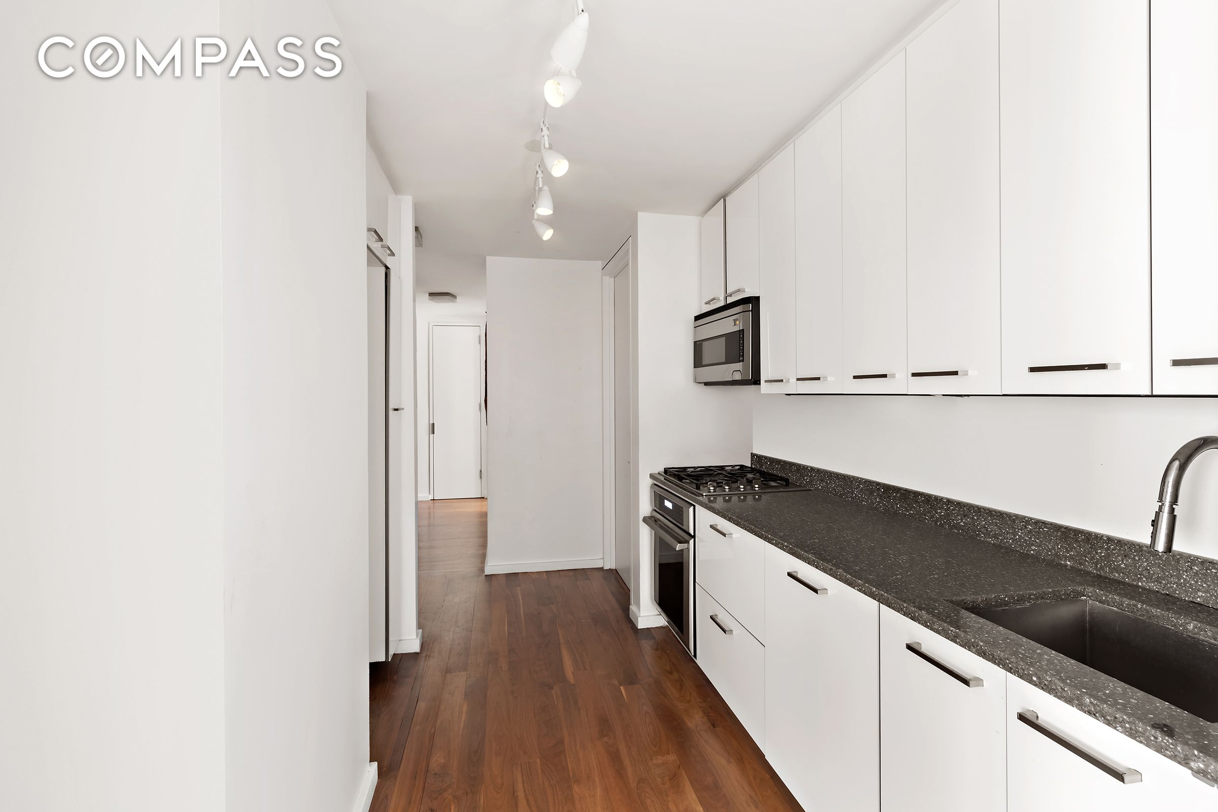 #9 photo, 515 E 72nd Street, マンハッタン Lenox Hill , NY 10021