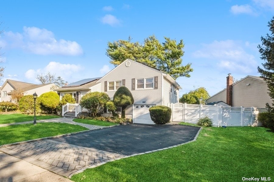 #1 photo, 697 Wenwood Drive, ناسو East Meadow , NY 11554