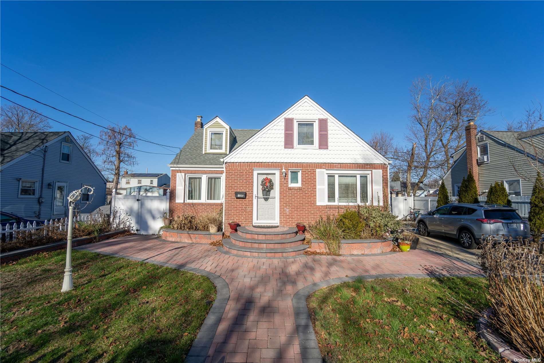 #1 photo, 335 Elmore Street, 东长岛 Central Islip , NY 11722