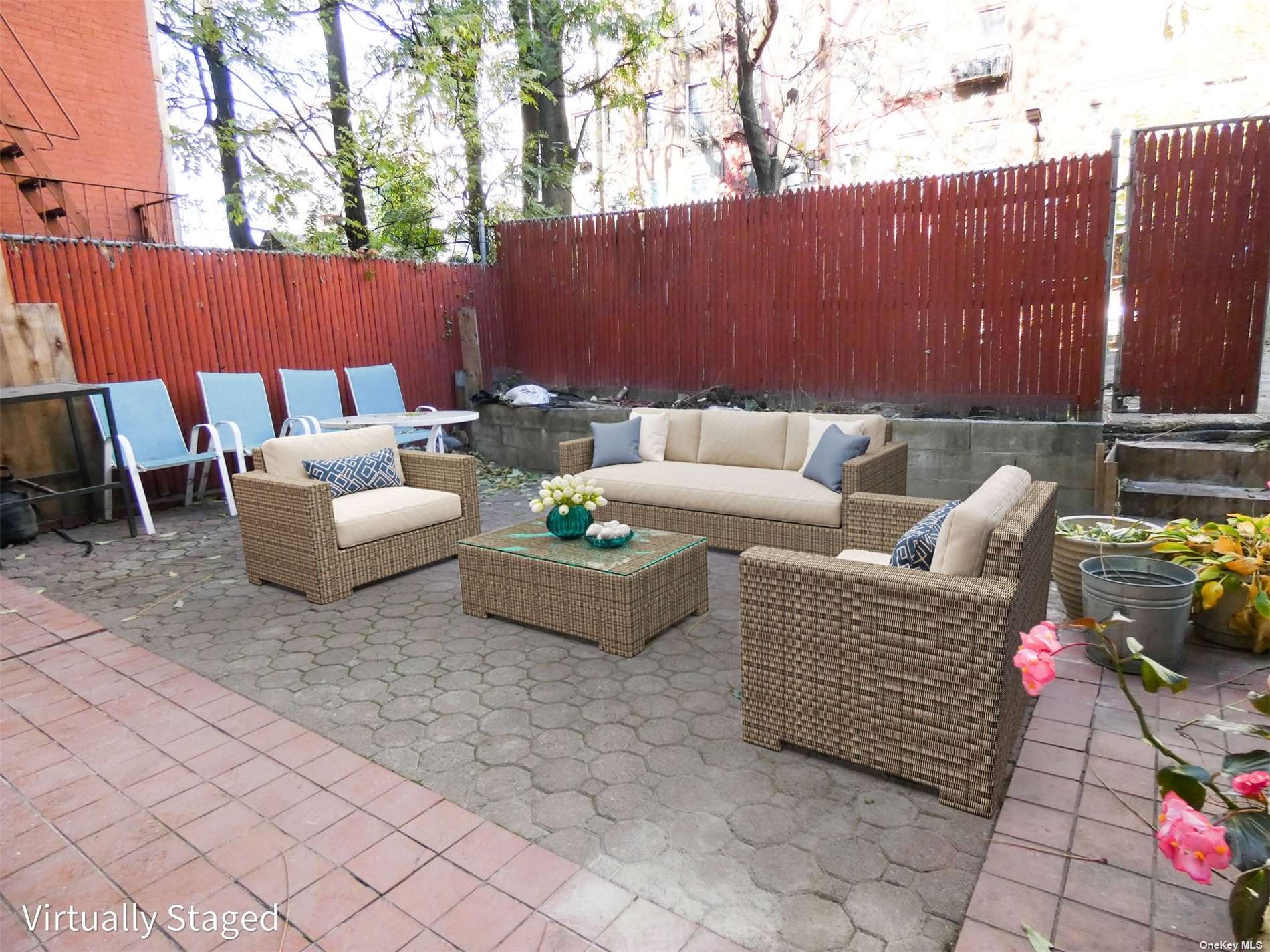 #1 photo, 221 E 110th Street, 曼哈顿 东哈莱姆区 New York (Manhattan) , NY 10029