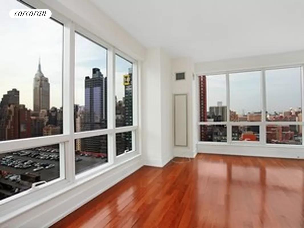 #1 photo, 350 West 42nd Street, 曼哈顿 中城西区 Hells Kitchen , NY 10036